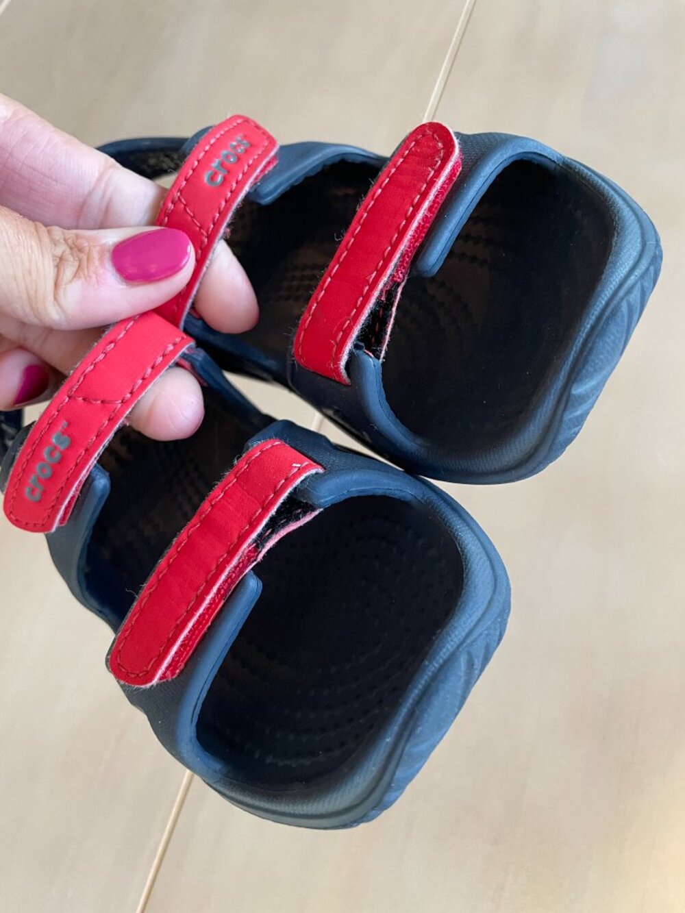 Entire Closet $5! Crocs Toddler Kids Swiftwater Sandals, Blue Red - Size 9 - Picture 3 of 10